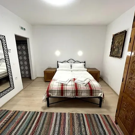Apartment Budget Rustic Space Next To Black Church