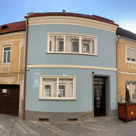 Budget Rustic Space Next To Black Church Apartment *