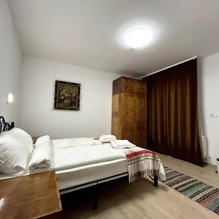 Budget Rustic Space Next To Black Church * Brasov